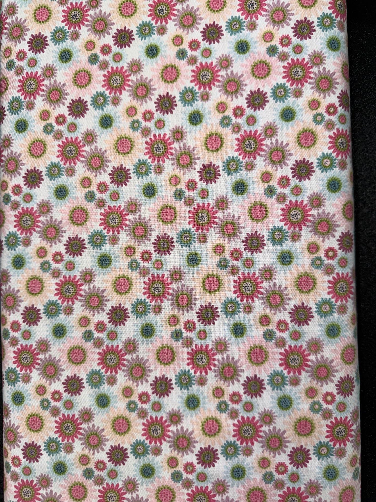 Le Petit Escargot - Sunny Daisies - White