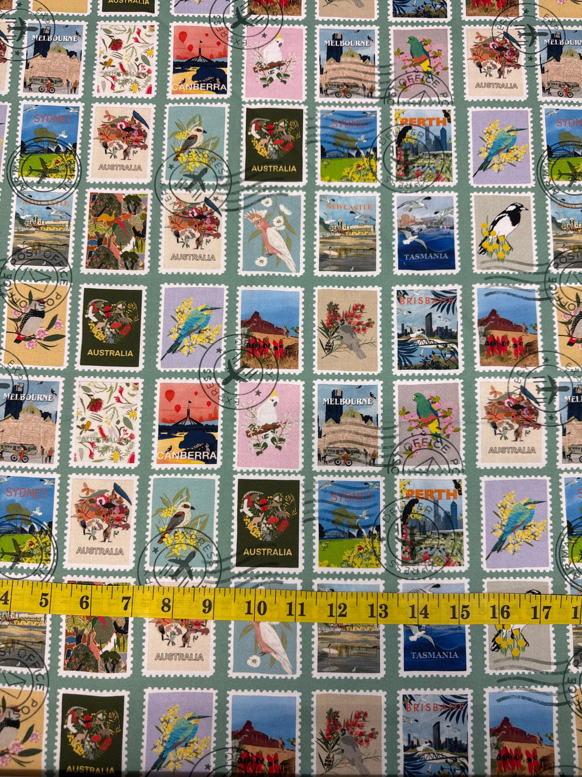 Robyn Hammond - Aussie Backyard - Stamps of Australia - DV7870