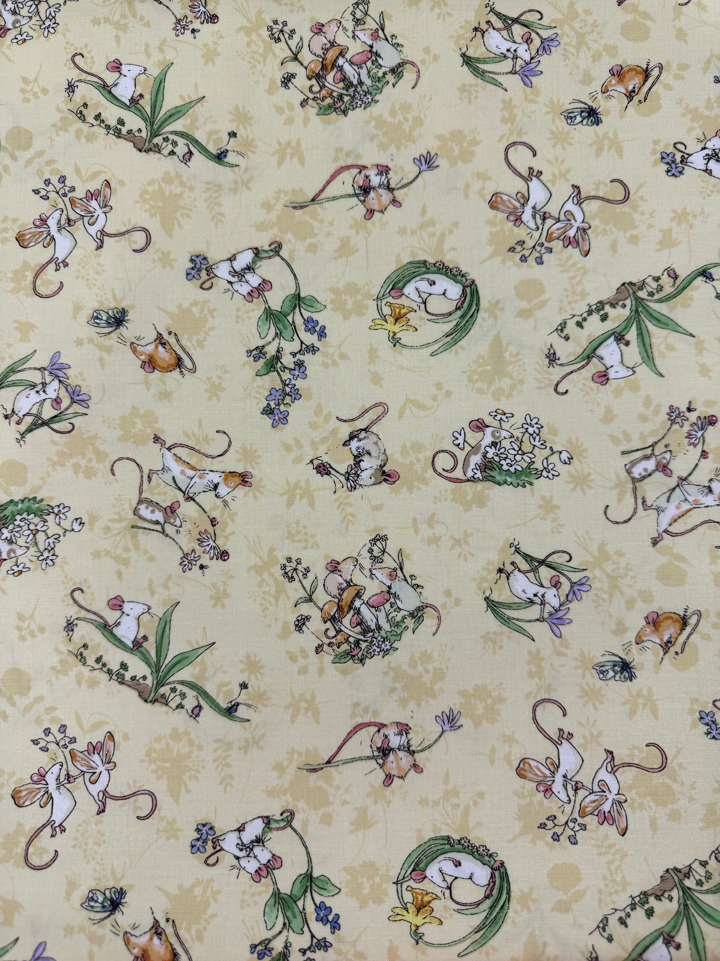 Mouseplay - Tossed Scenes - Butter Background