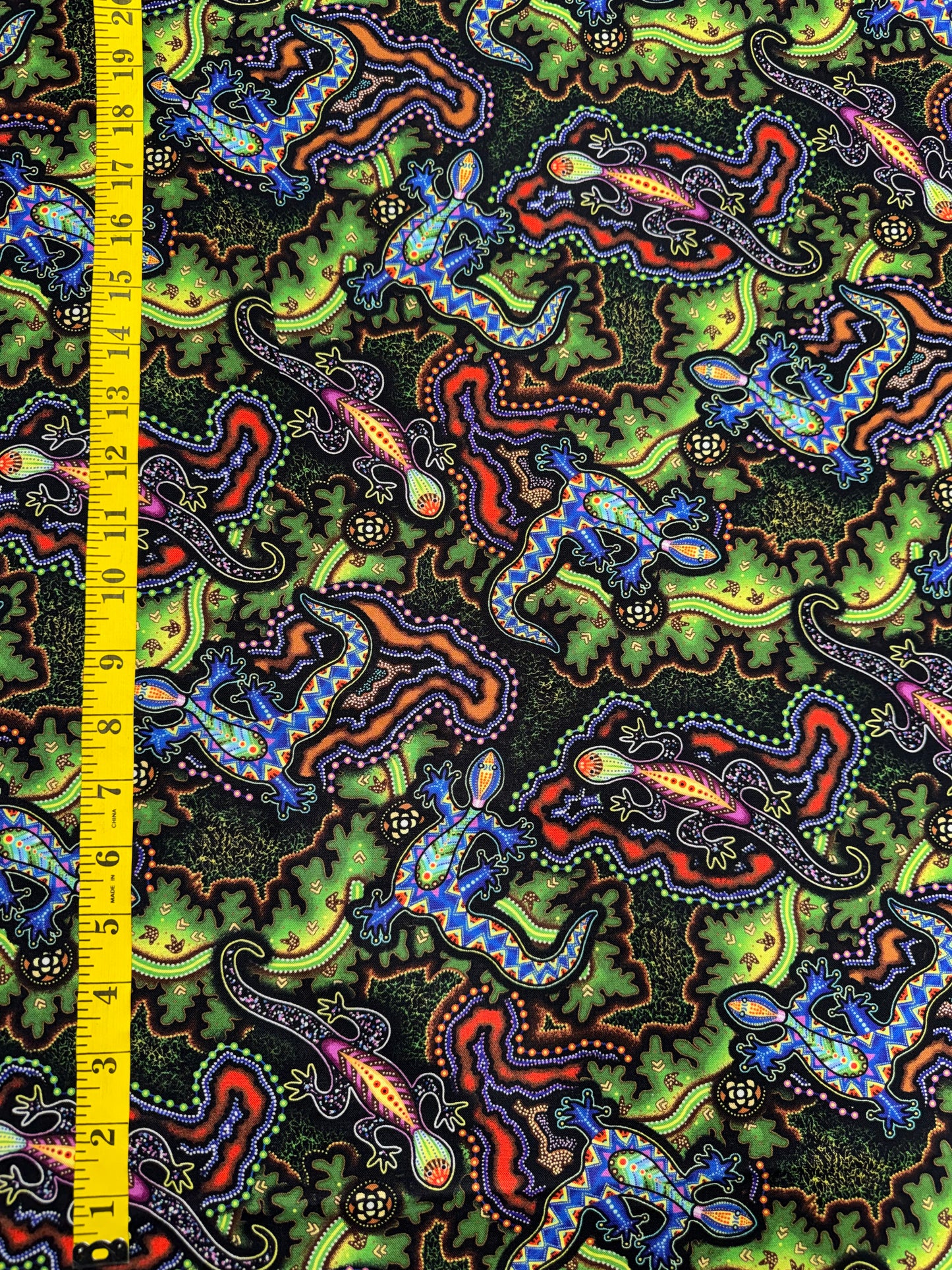 TJUKURPA LAND - Goannas in Greens