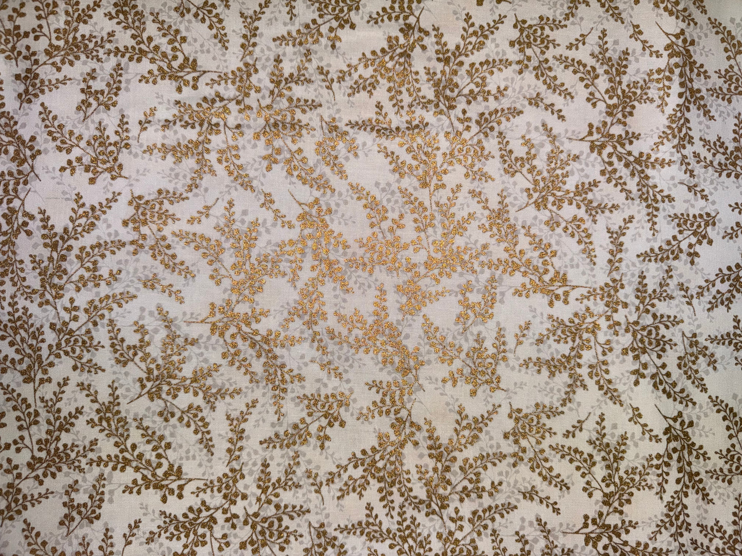 Offwhite Gold Foliage