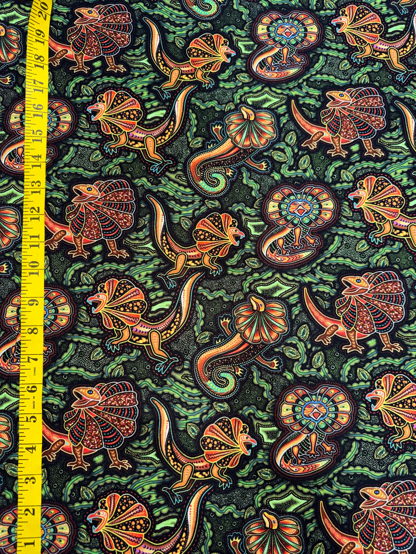 TJUKURPA LAND - Frilly Lizards in Greens