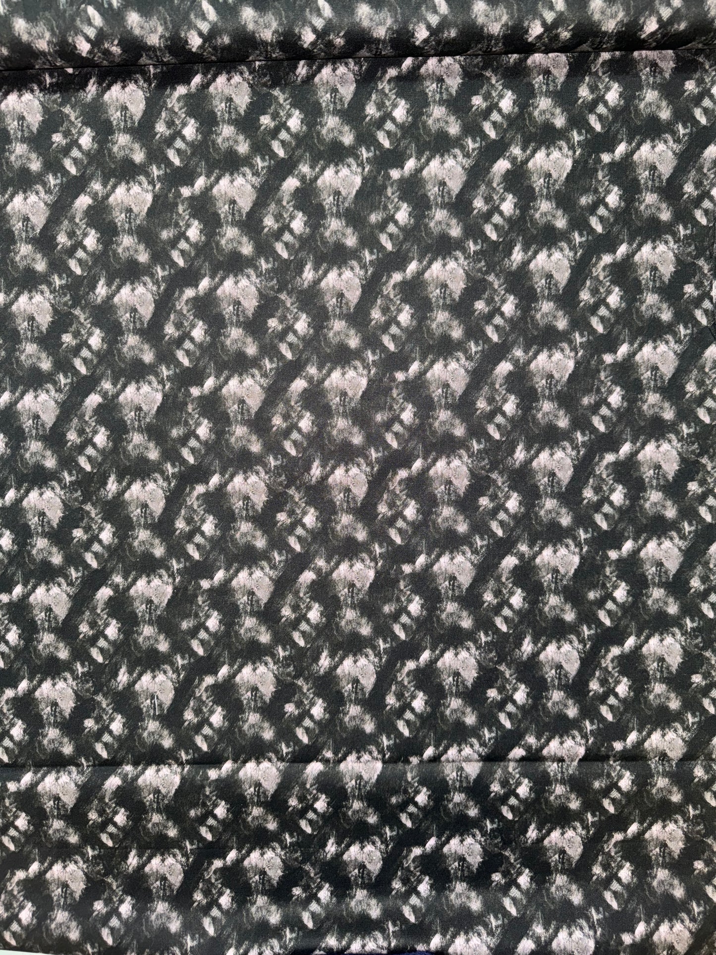 Smudge Black Monochroma