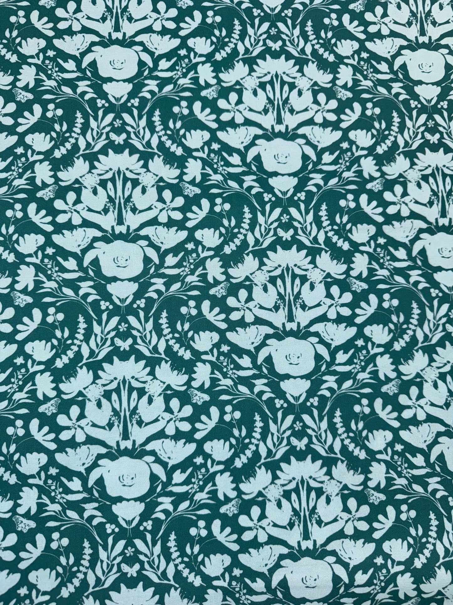 Floral motifs on soft green background DV7269