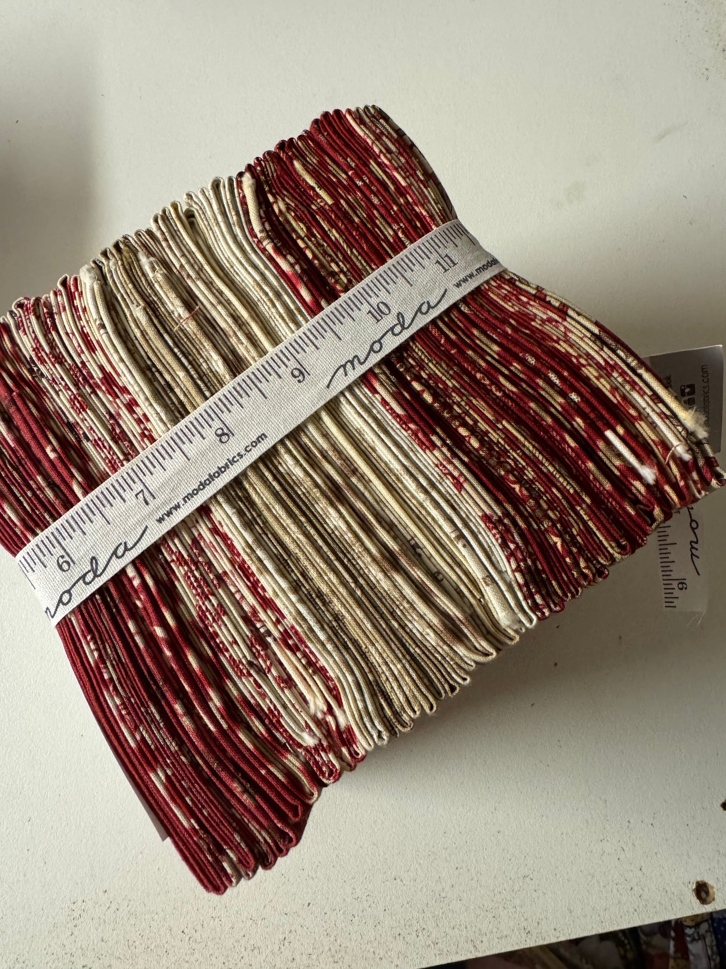 Moda French General - La Vie en Rouge - Set of 31 Fat Quarters